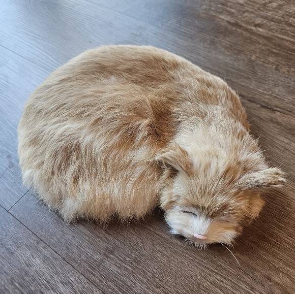 Vintage Realistic Furry Cat Figurine Tan and White Sleeping Cat - Picture 1 of 9